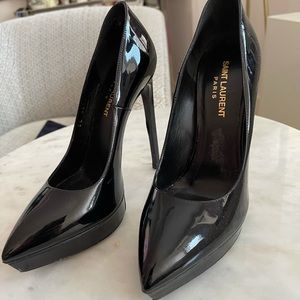 Saint Laurent Zoe patent leather black pumps.